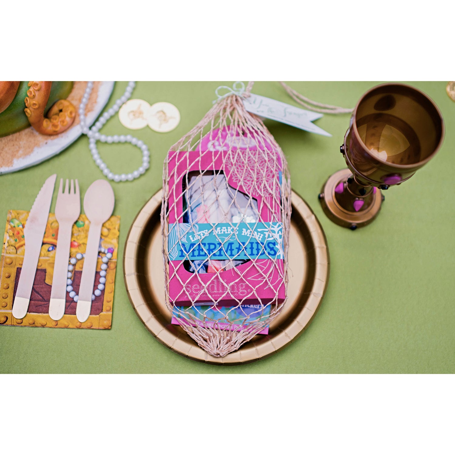 Solid Party Plates - Gold. Yozo Studio